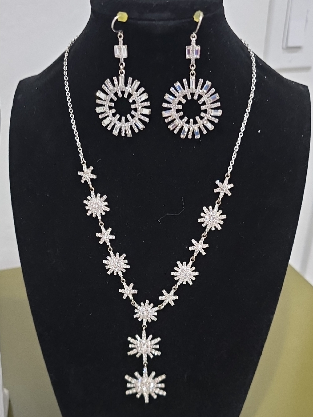 Elegant Silver Jewelry Set